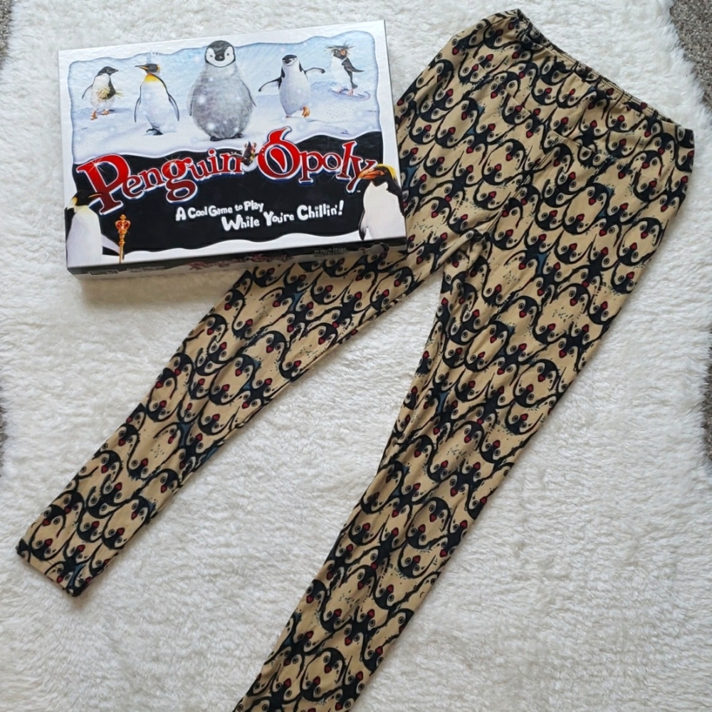 Bundle: Beige Penguin Leggings and game